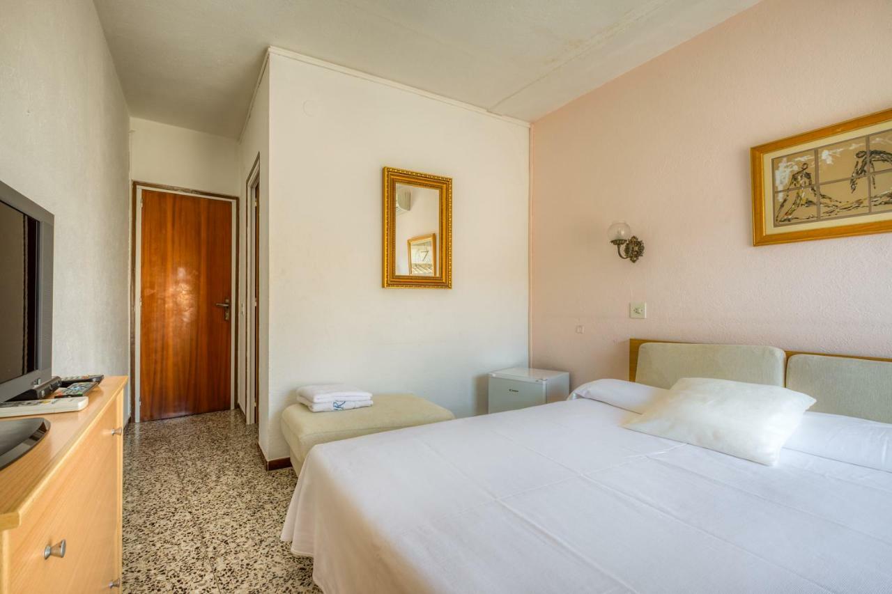 Hostal Restaurante El Roser Ля Эскала Экстерьер фото