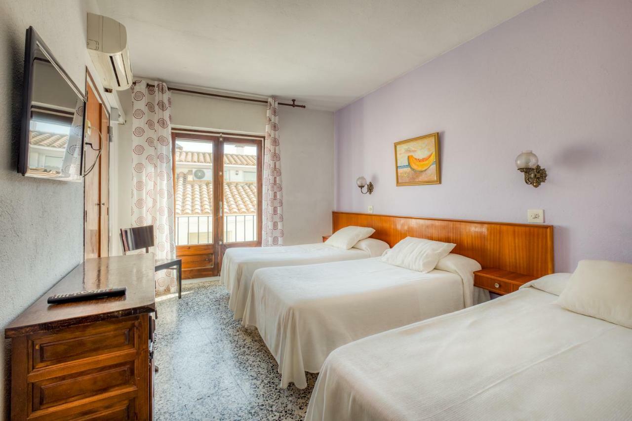 Hostal Restaurante El Roser Ля Эскала Экстерьер фото
