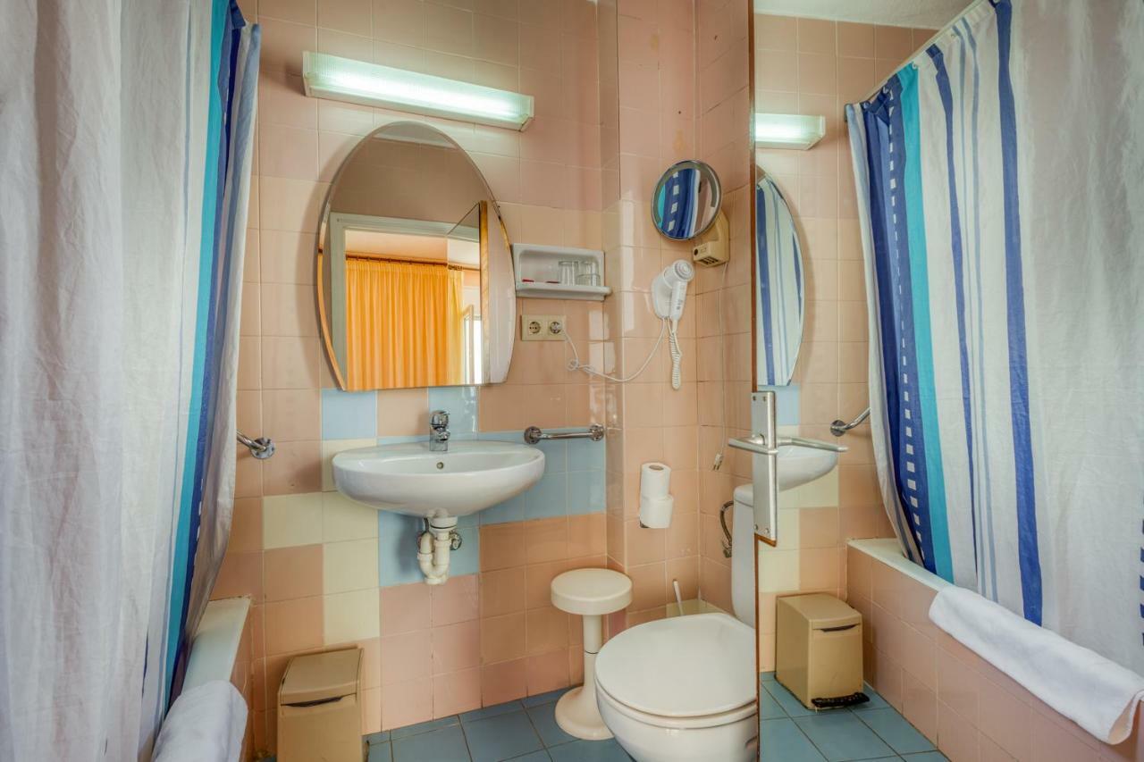 Hostal Restaurante El Roser Ля Эскала Экстерьер фото