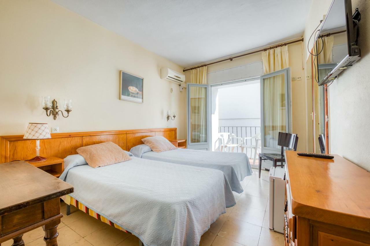Hostal Restaurante El Roser Ля Эскала Экстерьер фото