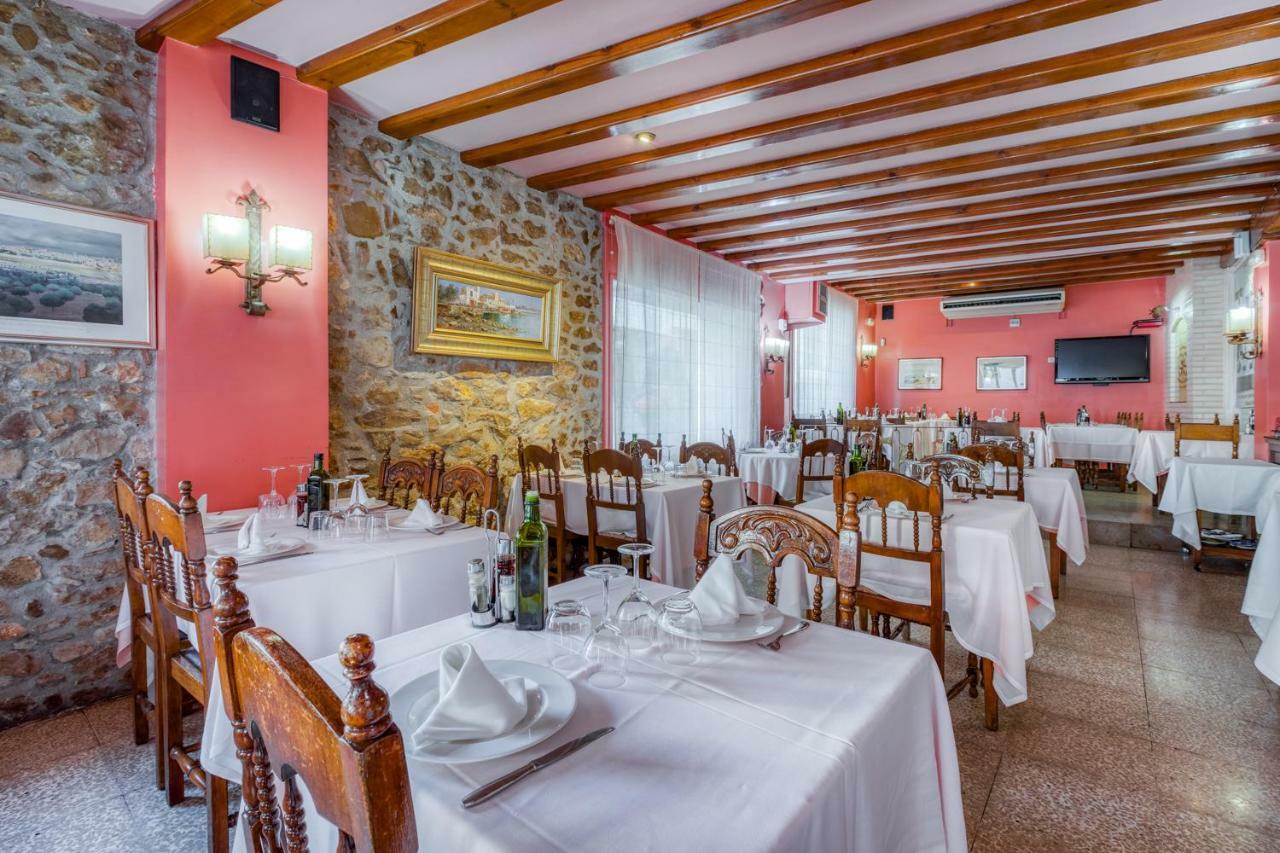 Hostal Restaurante El Roser Ля Эскала Экстерьер фото