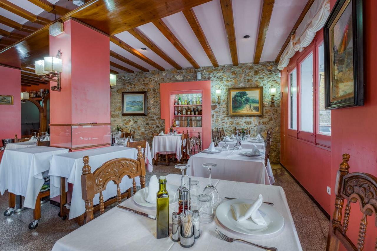 Hostal Restaurante El Roser Ля Эскала Экстерьер фото