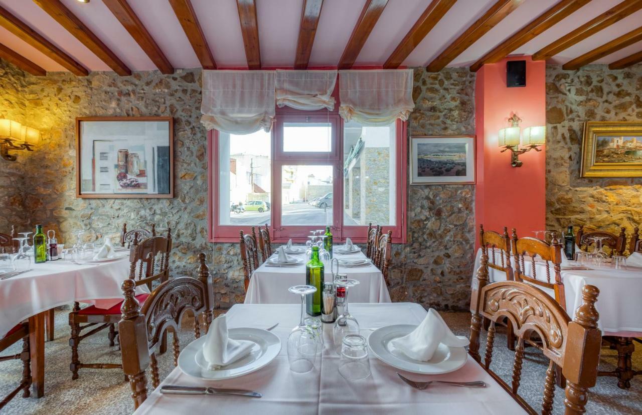 Hostal Restaurante El Roser Ля Эскала Экстерьер фото
