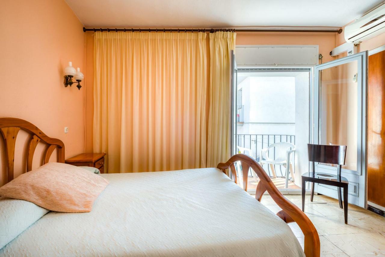 Hostal Restaurante El Roser Ля Эскала Экстерьер фото