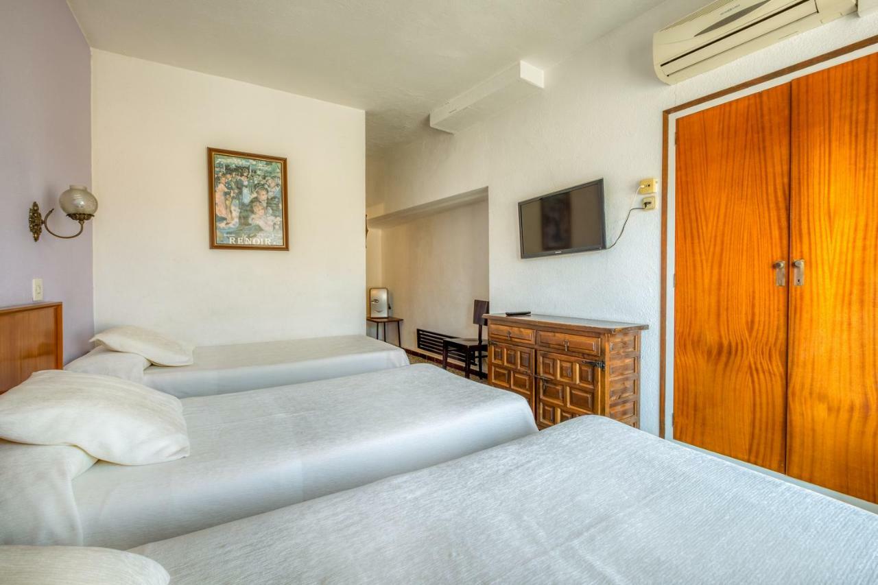 Hostal Restaurante El Roser Ля Эскала Экстерьер фото