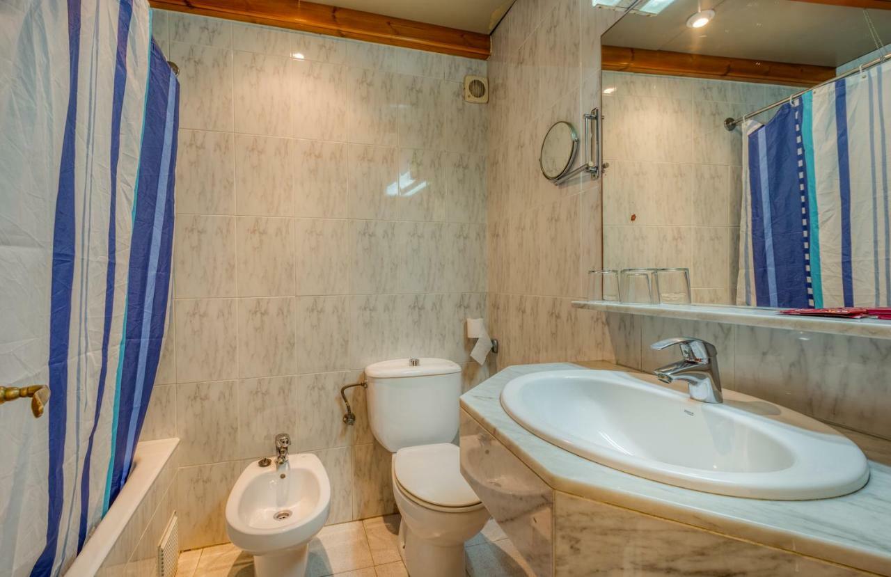 Hostal Restaurante El Roser Ля Эскала Экстерьер фото
