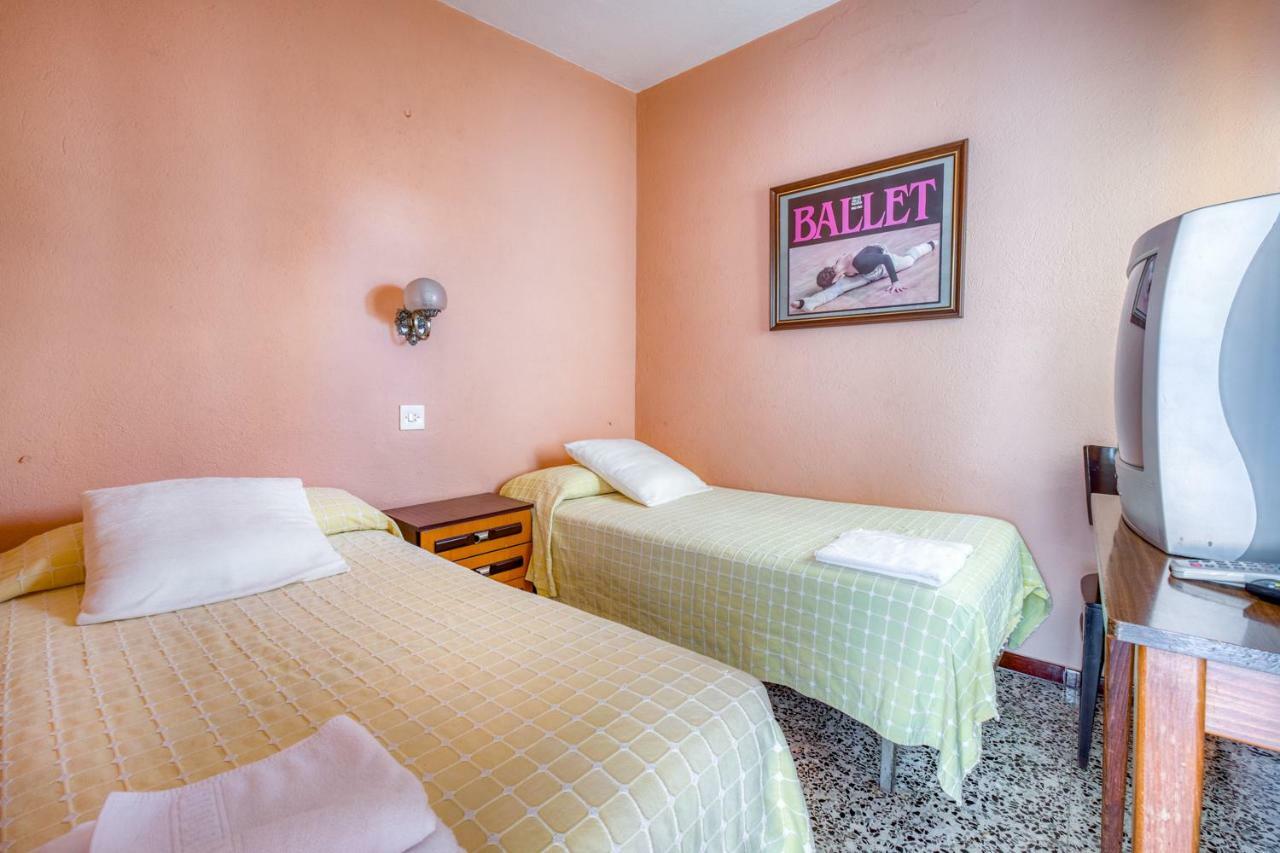 Hostal Restaurante El Roser Ля Эскала Экстерьер фото